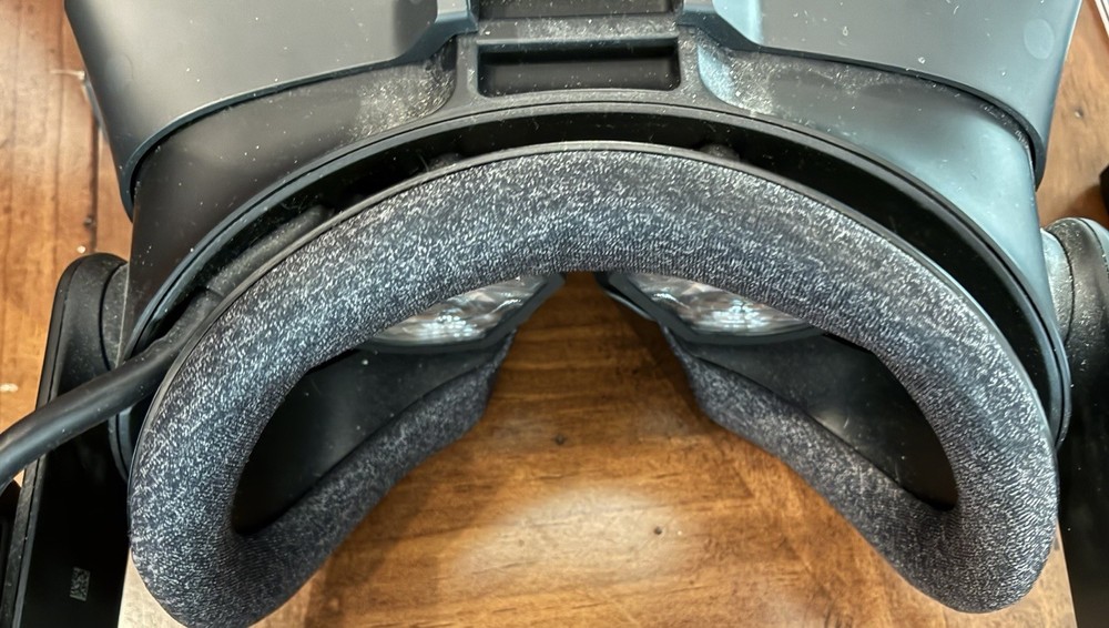 Valve Index VR Headset Kit Black Bluetooth with Controllers & Base Stations