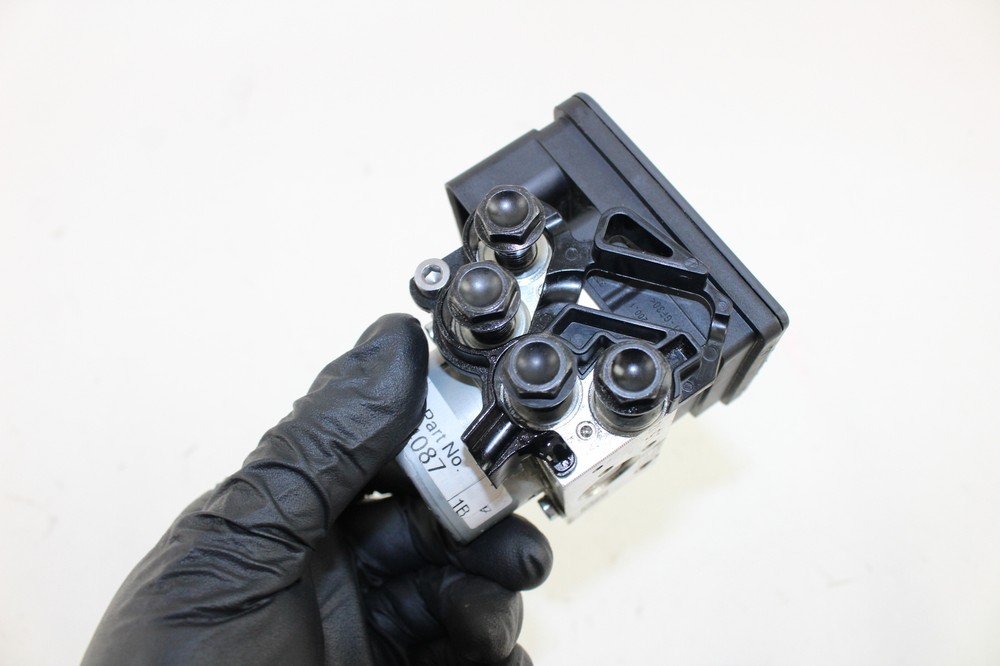 2025 25 Triumph Daytona 660 Abs Control Module Pump