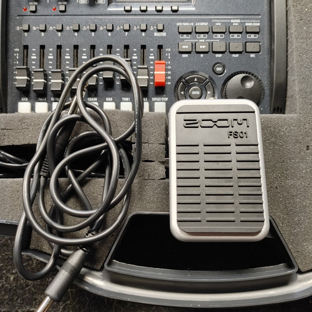 Zoom R8 Multi-Track Digital Recorder Sampler Interface w/ Case