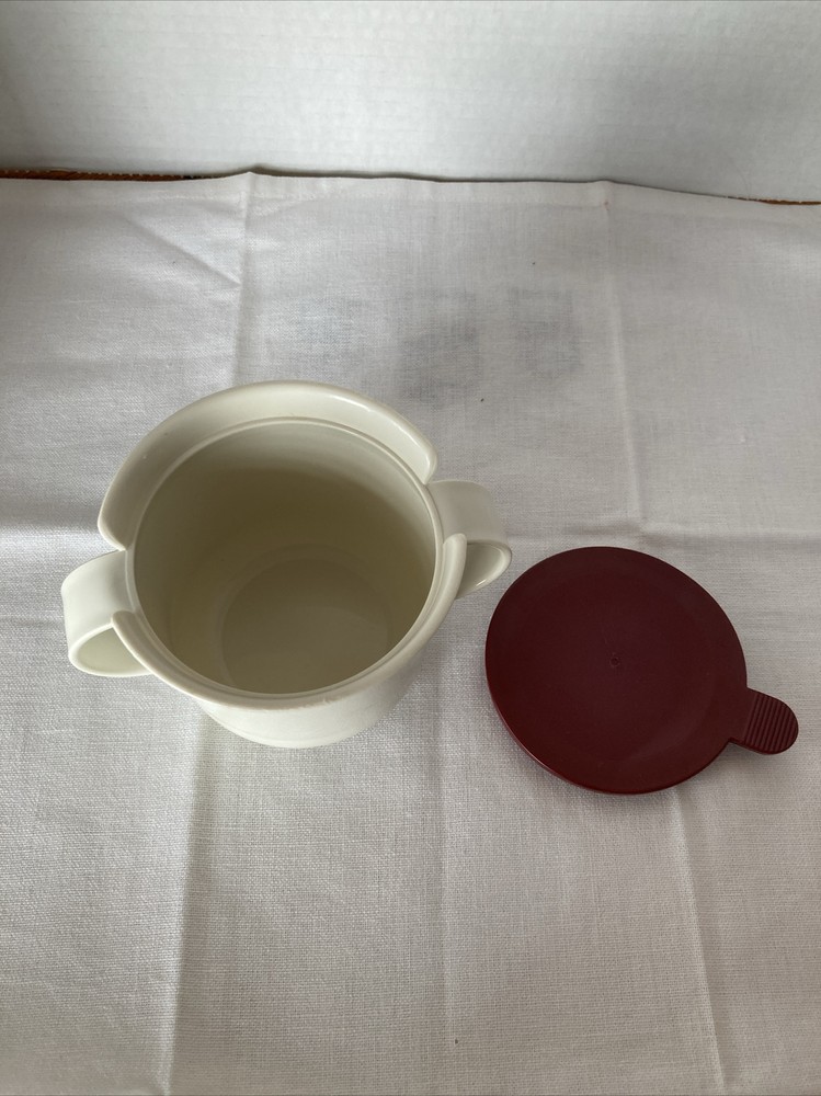 Tupperware Beautiful Sugar And Creamer With Wine Colored Lids Very Nice Shape
