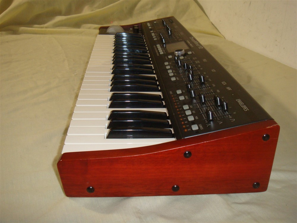 BEHRINGER DEEPMIND12 TRUE ANALOG 12-VOICE 49 KEY POLYPHONIC SYNTH -4 FX ENGINES