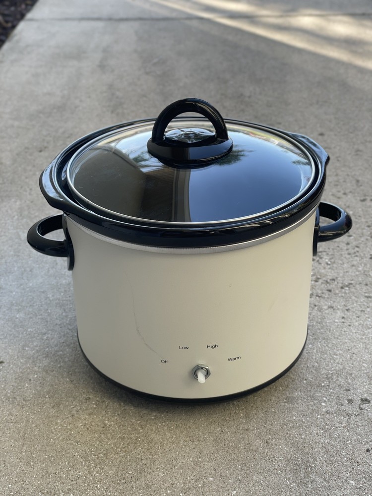 Hearth & Hand The Crockpot 3-Quart Slow Cooker *Missing front knob*