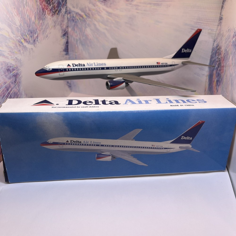 Flight Miniatures Delta (97-00) 737-800 1:200 Scale Model Airplane