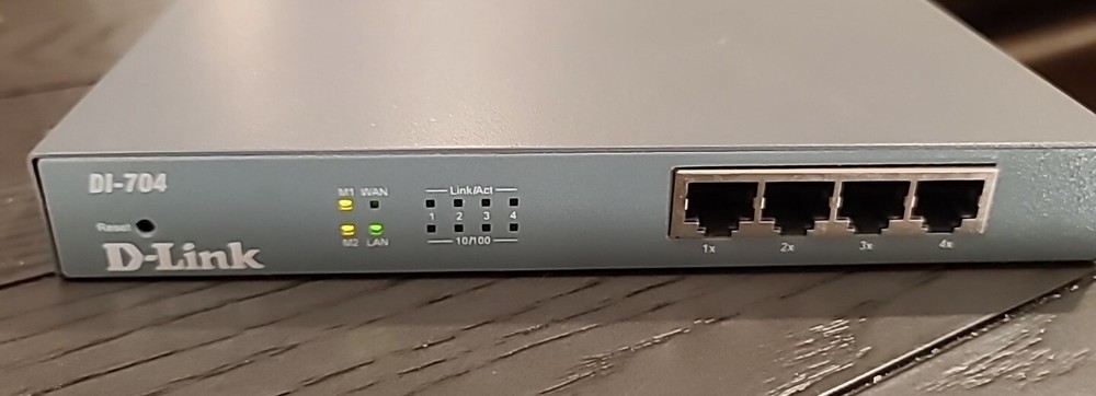 D-Link DI-704 Cable DSL Internet Gateway 4-Port With Original Packaging