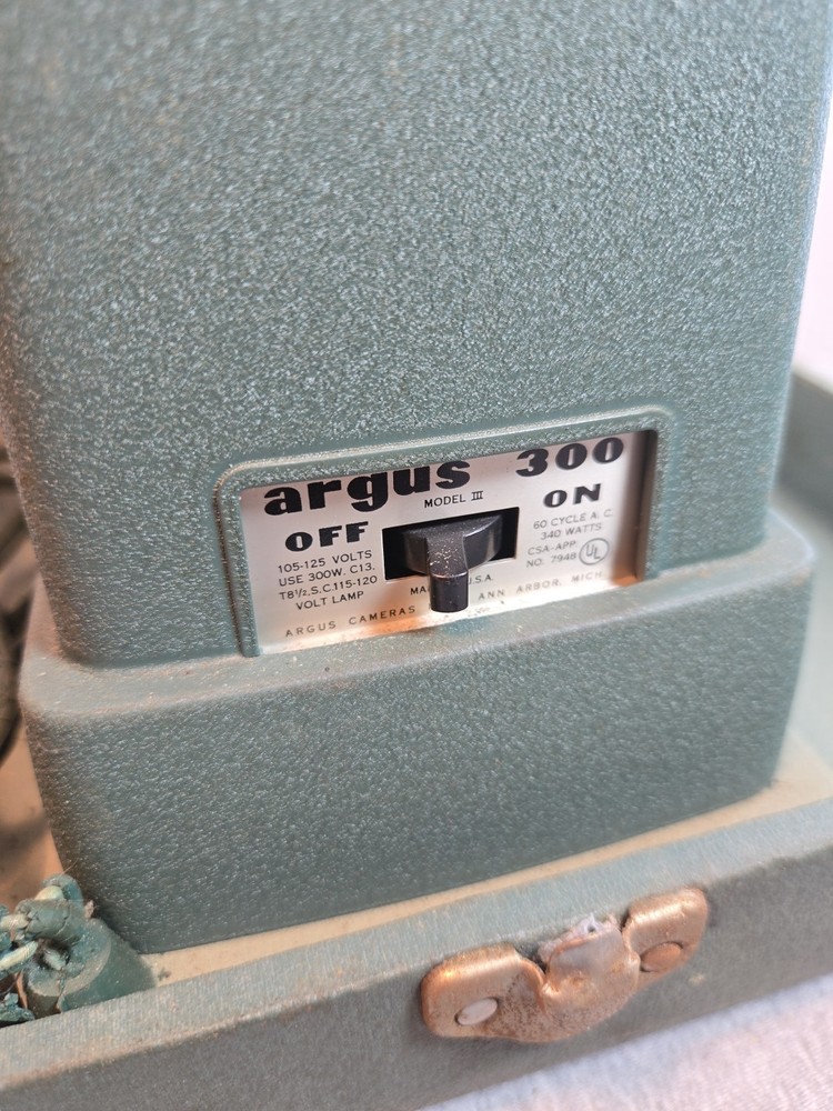 Vintage Argus 300 Automatic Slide Projector With Case Untested