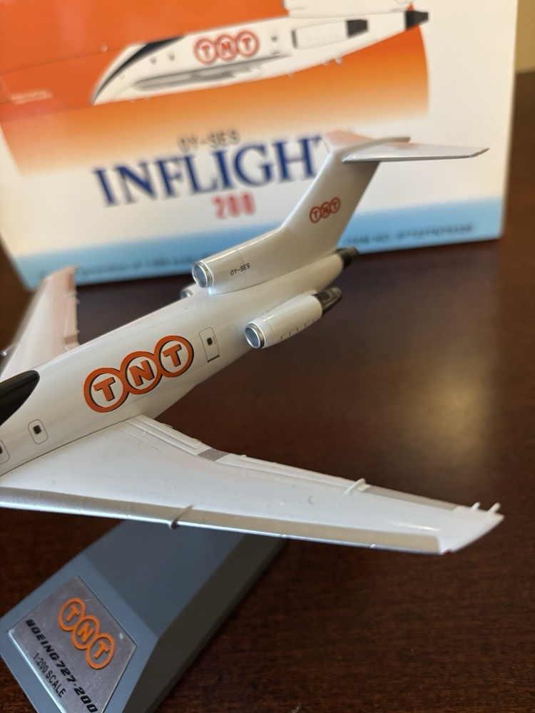 TNT 727 1:200