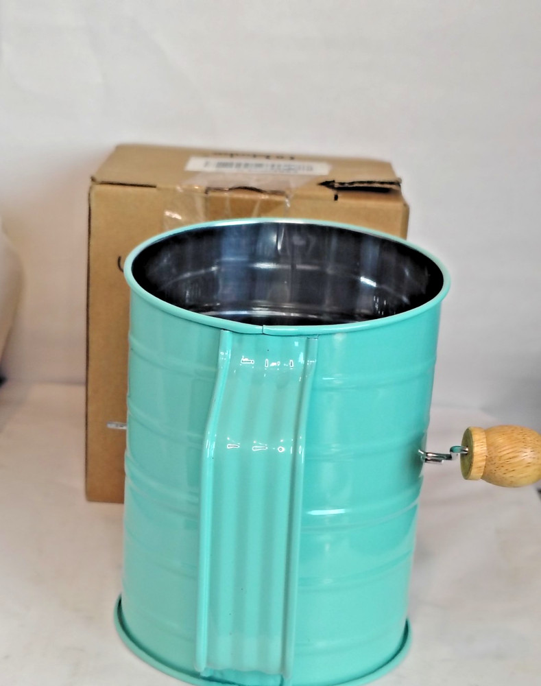 Webake Flour Sifter. 3 cup capacity. Green