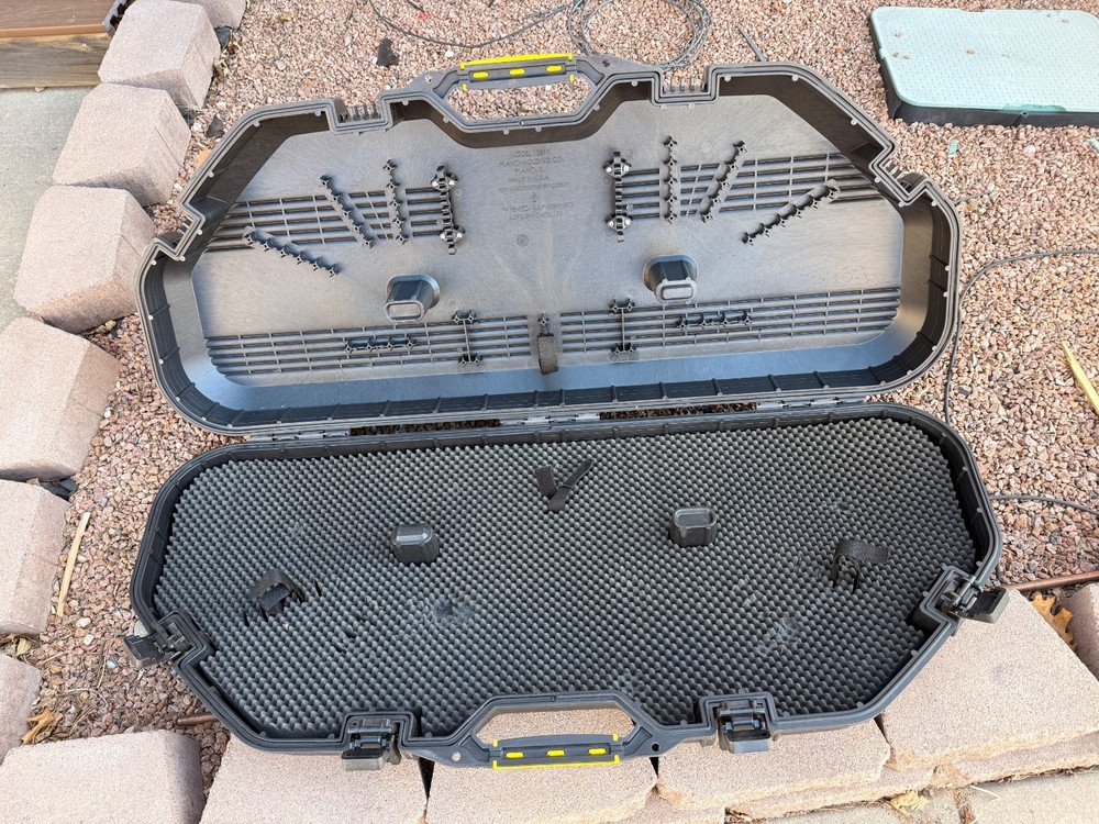Plano 10811 Bow Guard Bow Case - Black