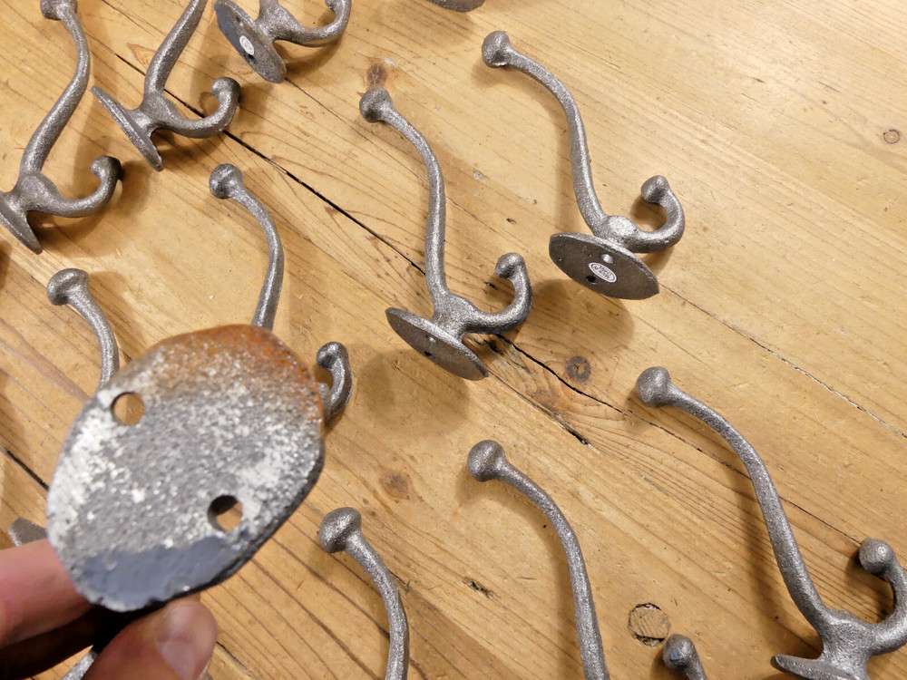 20 Cast Iron School Style Coat Hooks Hat Hook Rack Hall Tree Acorn *READ RUST*