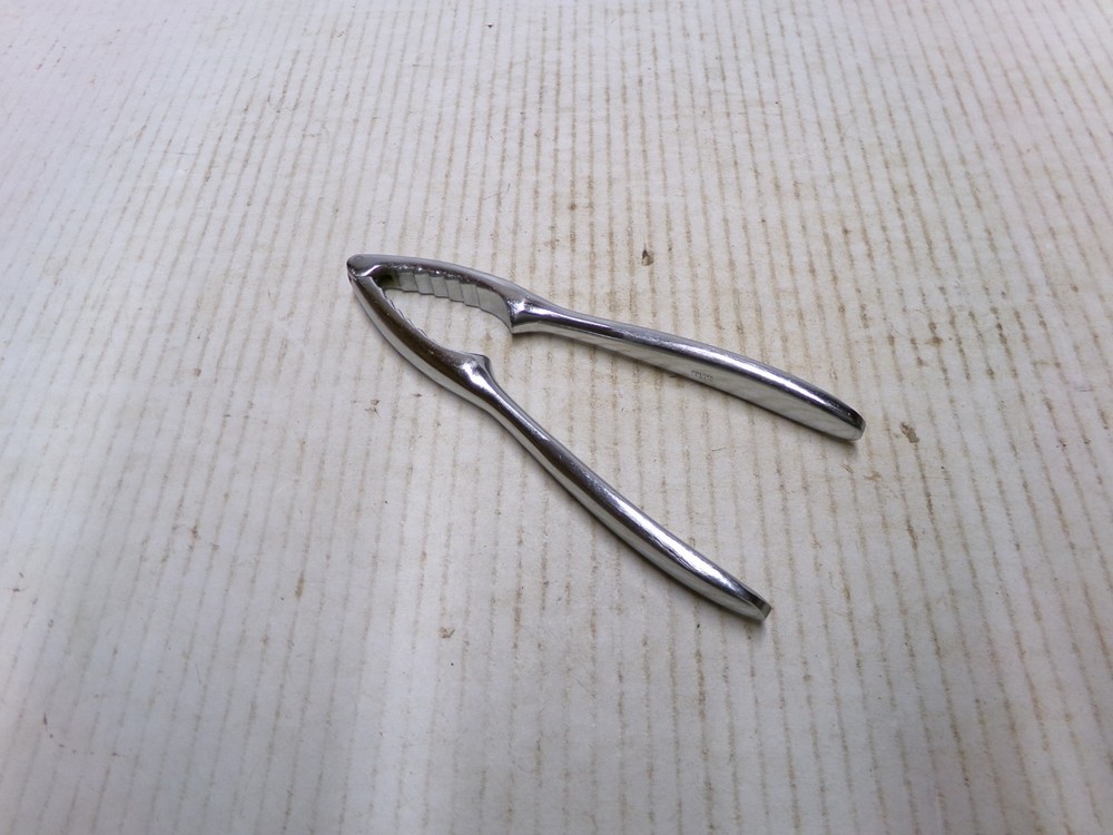 Kalmar Italy Nut Cracker 6 1/2"