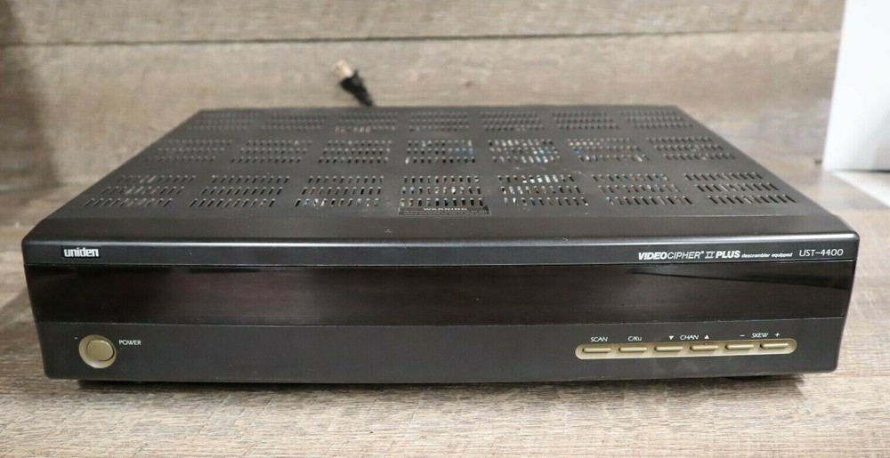 Uniden UST-4400  Video Cipher  II Plus Descrambler Equipped