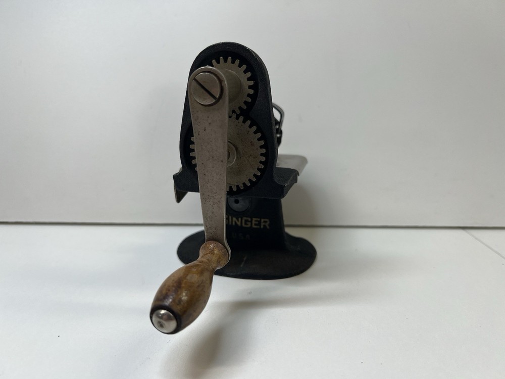 Singer Vintage Sewing Hand Crank Pinker Pinking Cast Iron Cutter Untested