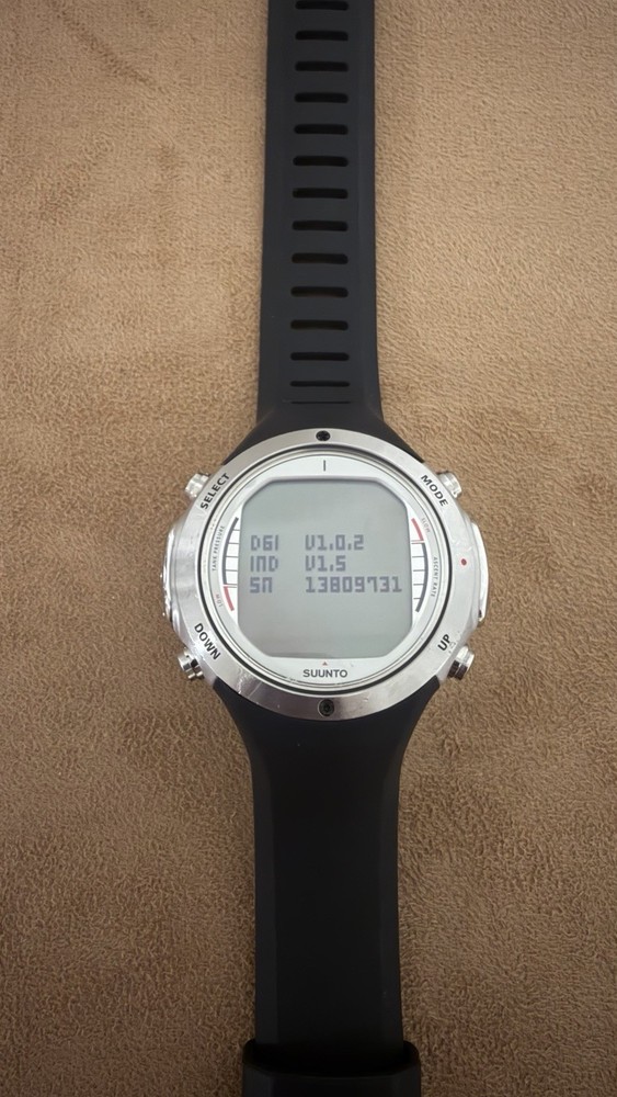 Suunto D6i Dive Computer with Transmitter Just 22Hour Scuba Dive