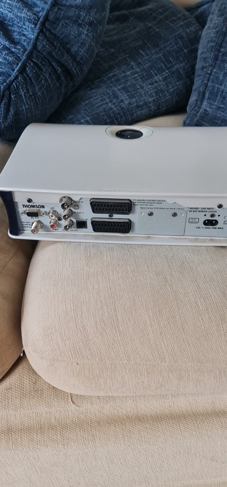 Sky SD box With remote - White - NO POWER CABLE - UNTESTED