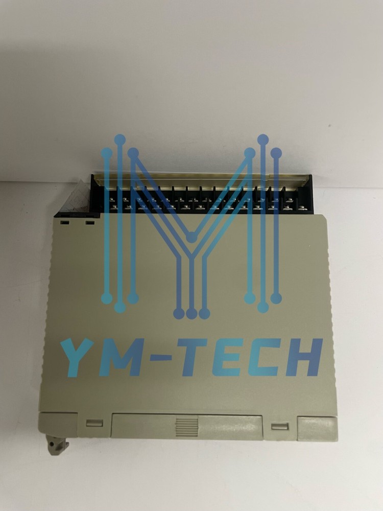 1PC OMRON C200H-DA003 PLC Module C200HDA003 New In Box