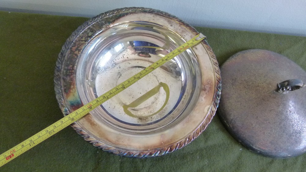 WM Rogers by Oneida LTD Silversmiths Lidded Silver Plated Serving Footed Dish