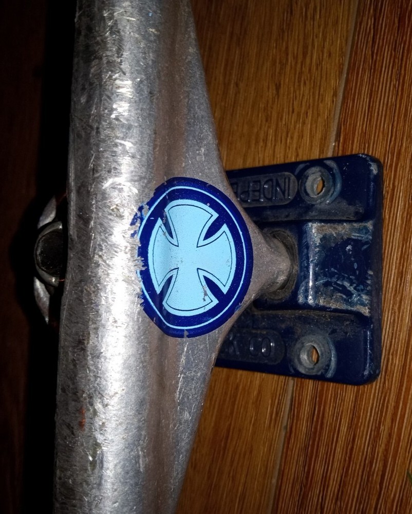 RARE? BLUE BASE Independent Trucks