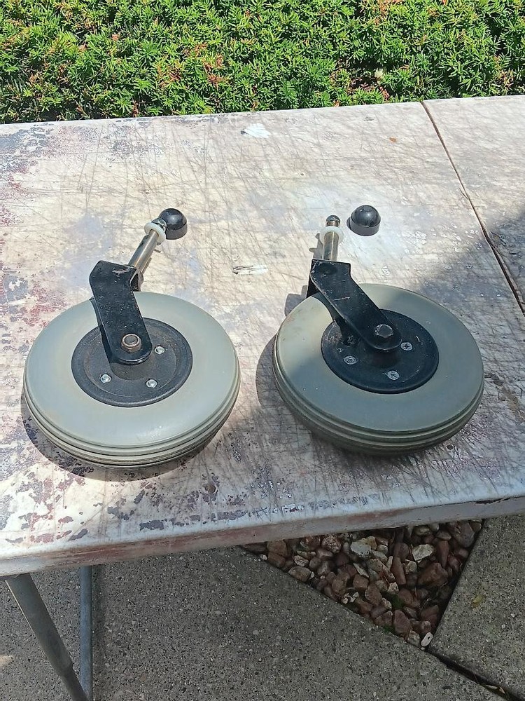 Pair Front wheels -  COMPLETE - 18"  Invacare P7E