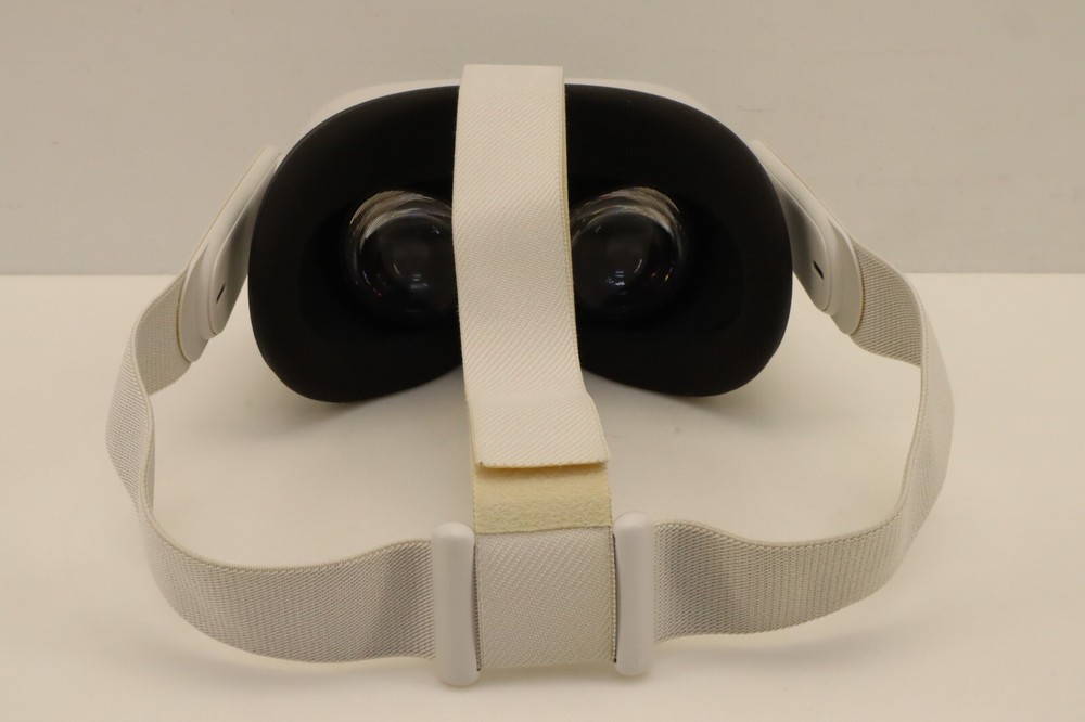 Meta Quest 2 - 128gb - Headset, Controllers, Charging Cable