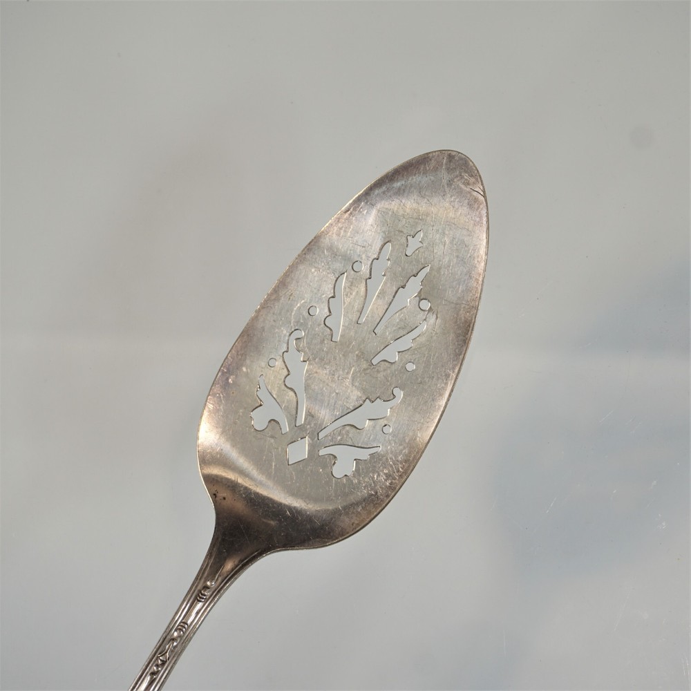 Wm A Rogers A1 Plus Pierced Pie Server Oneida 1936 Meadowbrook Silverplate