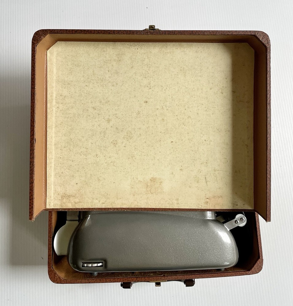 Vintage La Belle Model 500 Automatic Slide Projector, Powers On