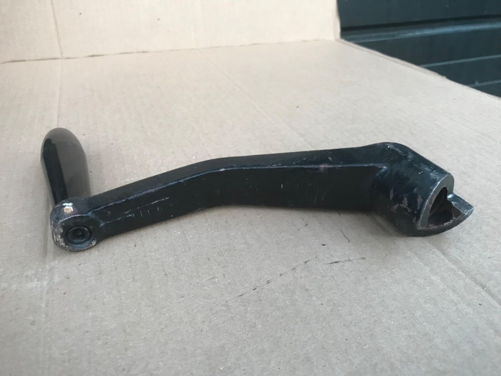 Engine starting hand crank handle