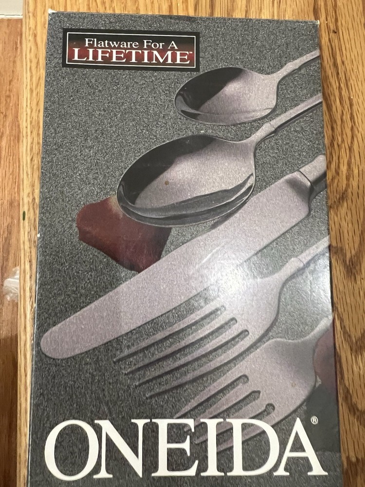 Oneida Satin Aquarious 5 Piece Place Setting