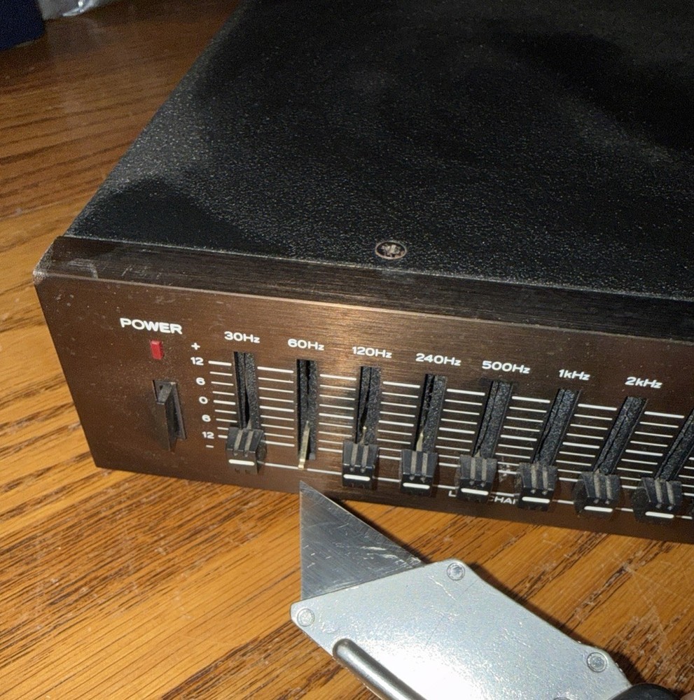 TEAC EQA-10 MK II Graphic Equalizer with Spectrum Analyzer Display