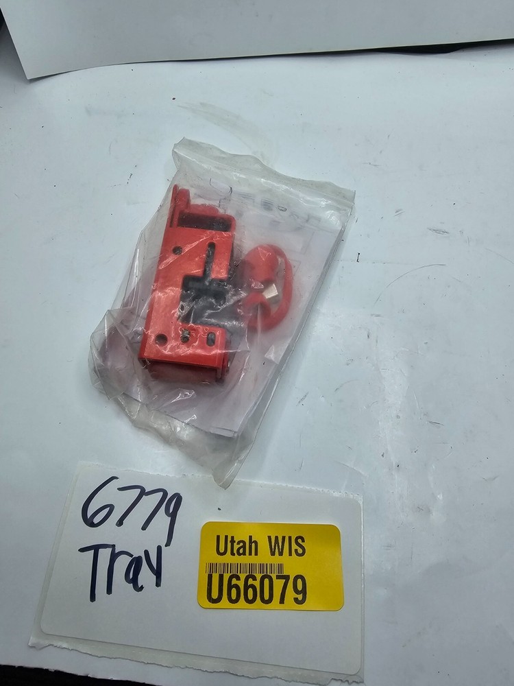 MASTER LOCK 491B Red Grip Tight Circuit Breaker Lockout