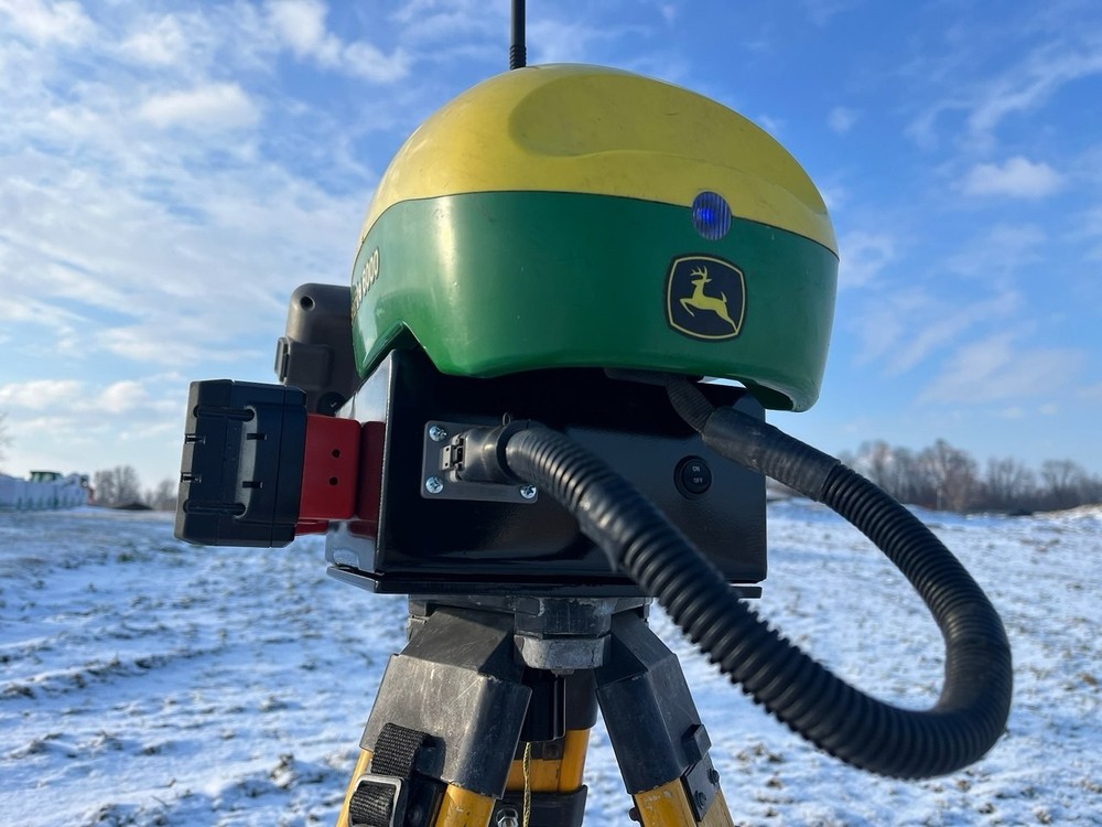 Battery powered RTK base station kit for John Deere