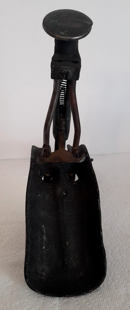 VINTAGE PRIMATIVE HOME CHERRY STONER TABLE MOUNT