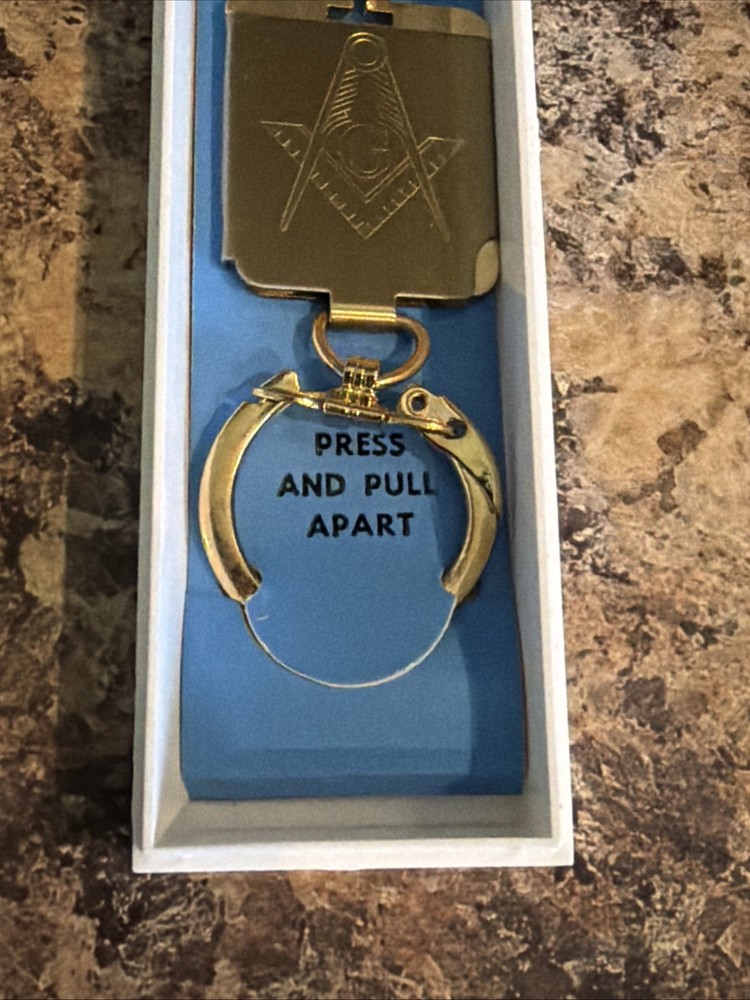 FREEMASON MASONIC PRESS & PULL-A-PART KEYCHAIN