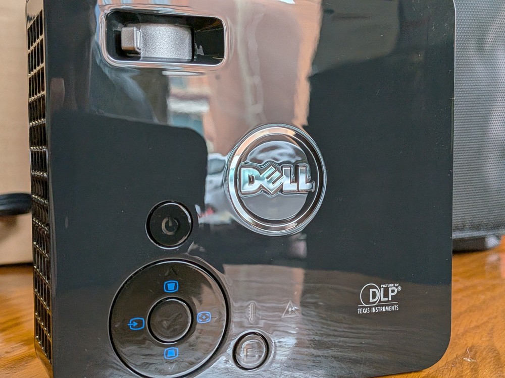 Dell M115HD LED Projector - DOES NOT INCLUDE TRIPOD - REFURBISHED