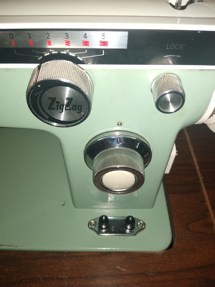 Vintage DRESSMAKER ZIGZAG MODEL 290A