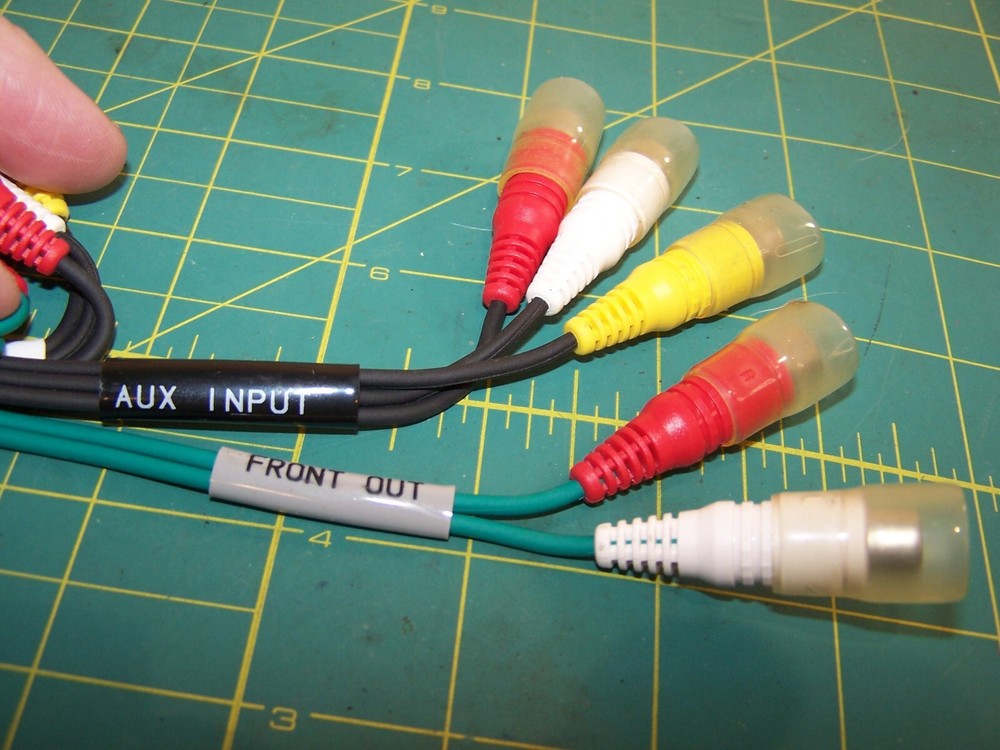 AV Input for Auto Radio Pre-INPUT & OUTPUT with AV RCA Connector