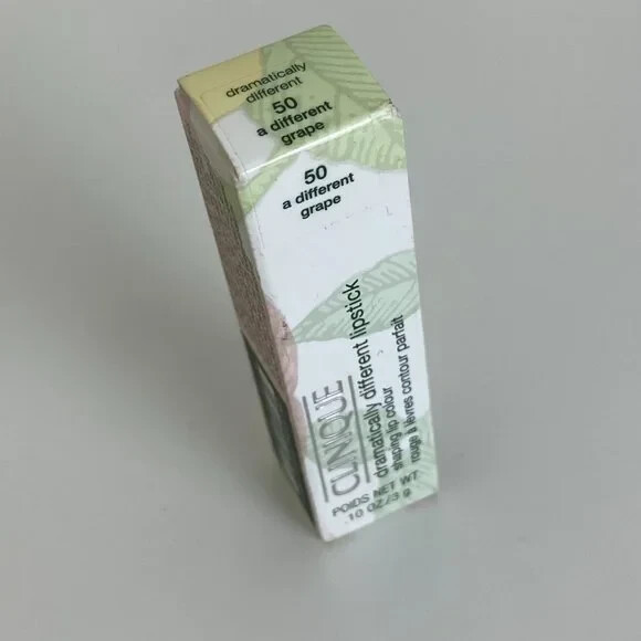 NIB CLINIQUE Dramatically Different Lipstick " 50 A Different Grape " Full Size