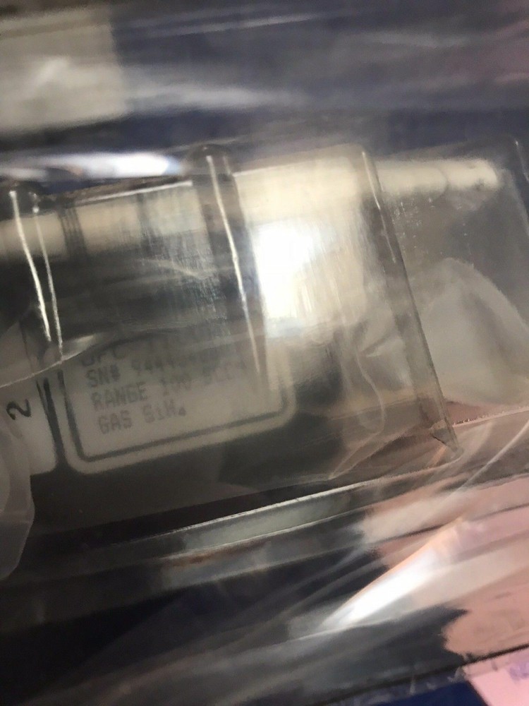 Unit UFC-1100A Mass Flow Controller SiH4, 100 SCCM, Reburbished