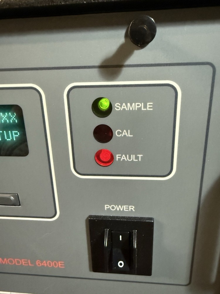 Teledyne Instruments SO2 Analyzer Model 6400E Powers On Untested