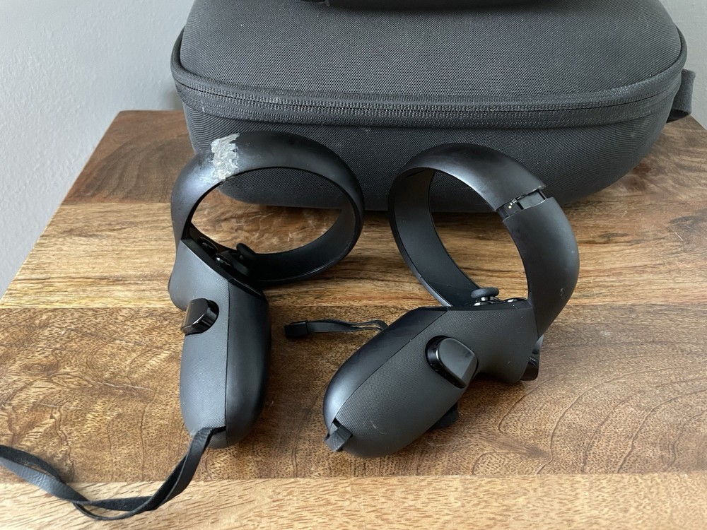 Meta Oculus Quest 1 VR Virtual Reality Headset MH-B Controllers & Case Untested