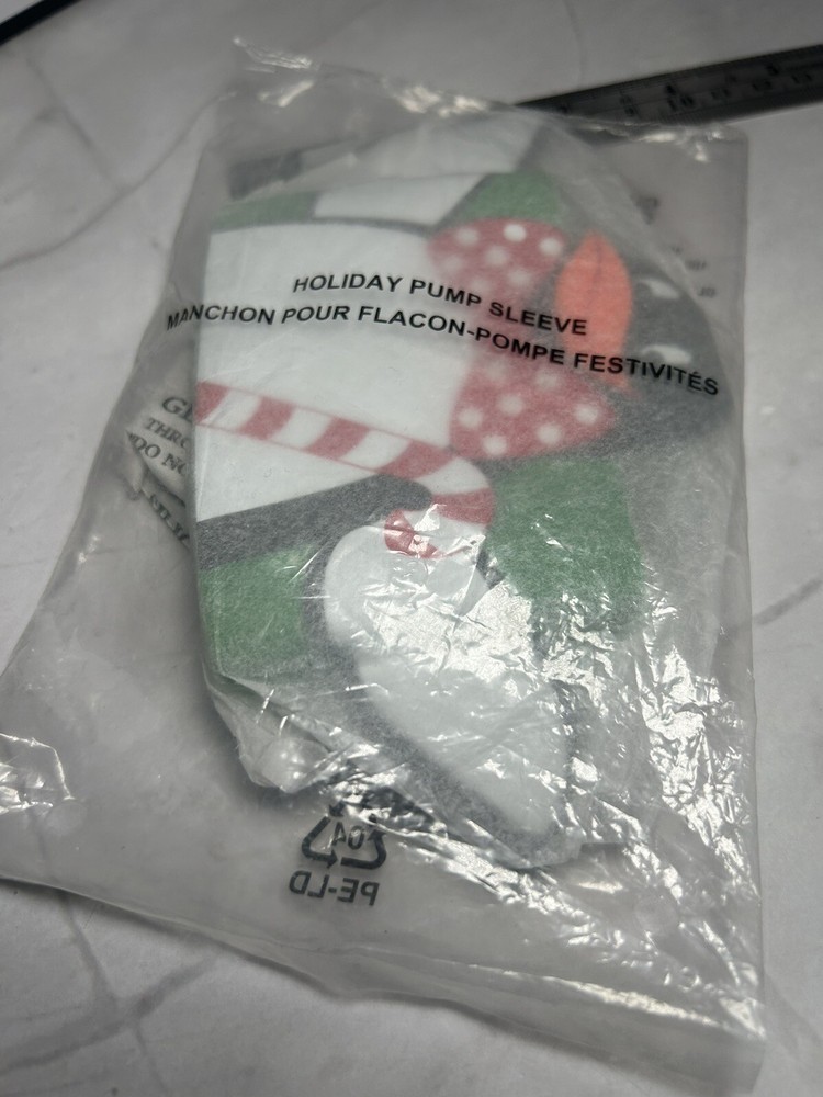 Christmas Soap Pump Sleeve. Penguin New