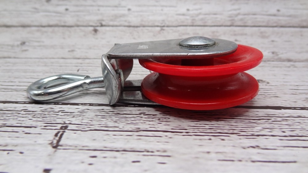 AMT Nylon Pulley With Swivel 1-3/4