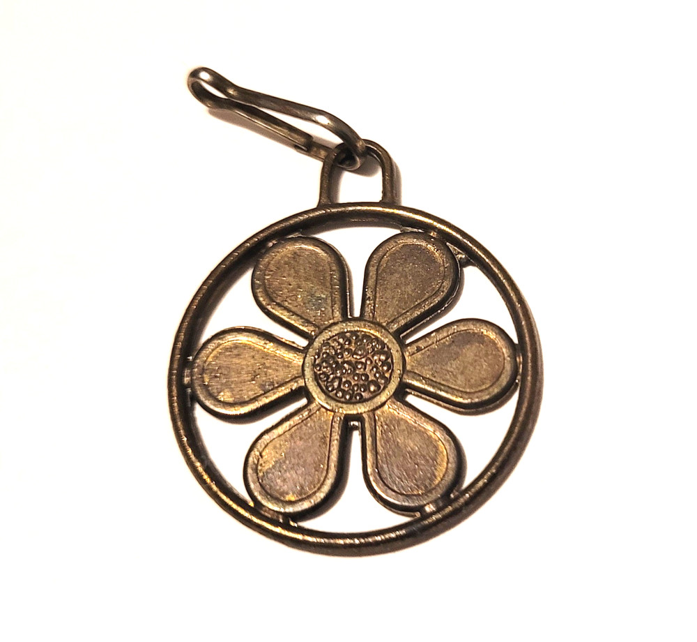 Vintage Flower Zipper Pull