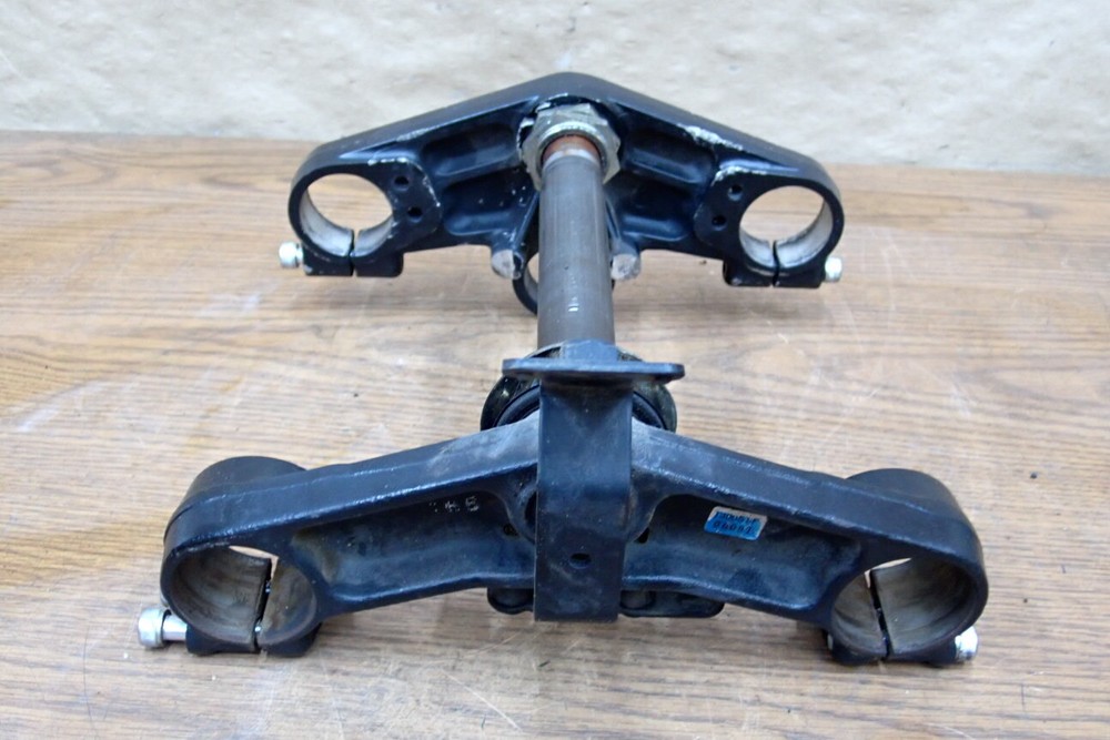 2001 TRIUMPH TROPHY 900 TRIPLE TREE STEERING STEM