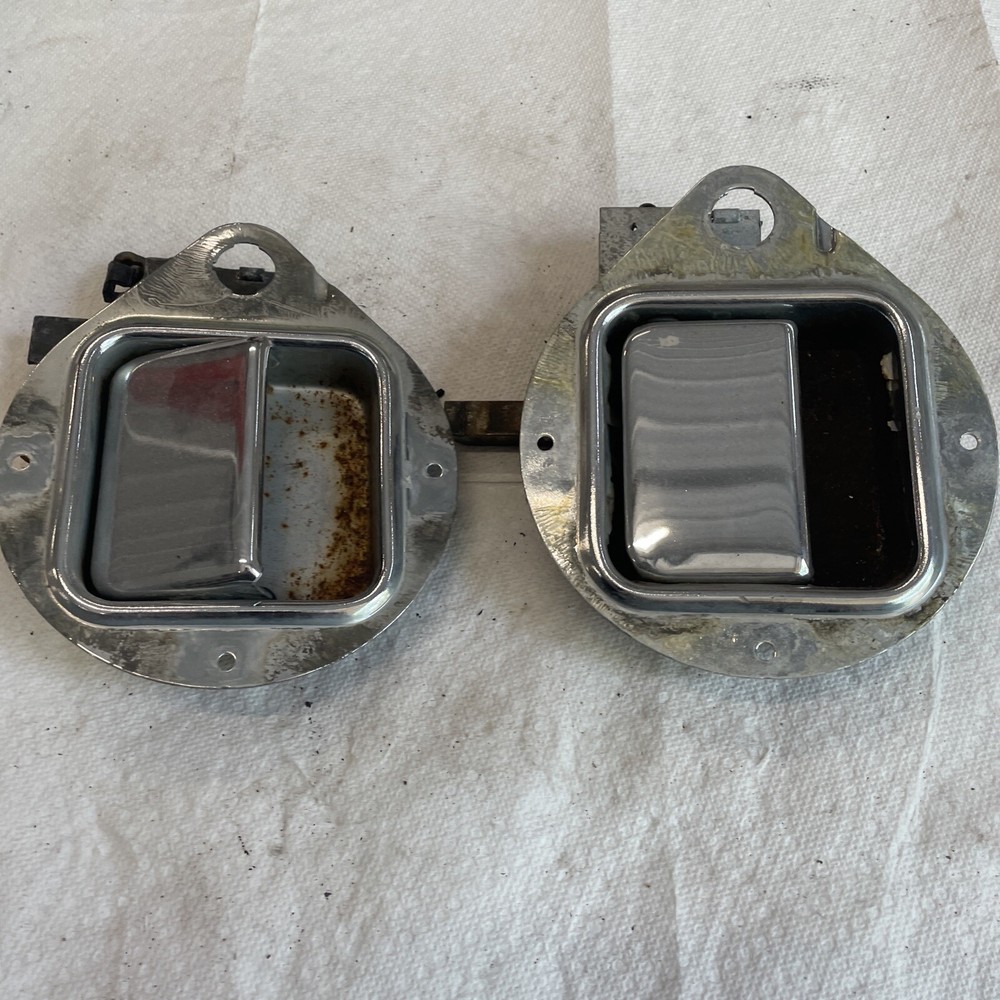 Peterbilt 379 Passengers/sleeper Door Handles Used