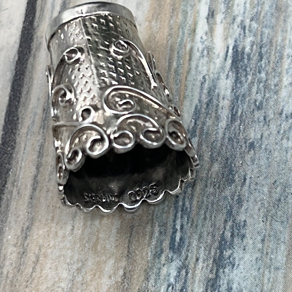 Vintage sterling silver ornate thimble