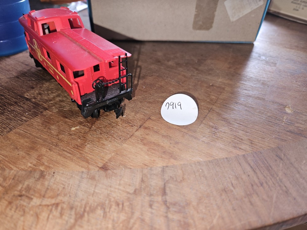 ATSF 920645 RED CABOOSE, EXCELLENT CONDITION