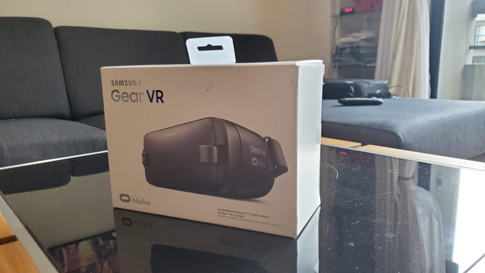 Samsung Gear VR - Virtual Reality Headset
