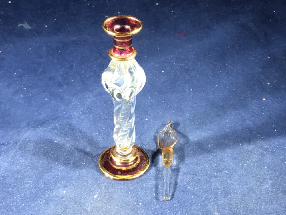 I1-34 VINTAGE PERFUME BOTTLE WITH STOPPER