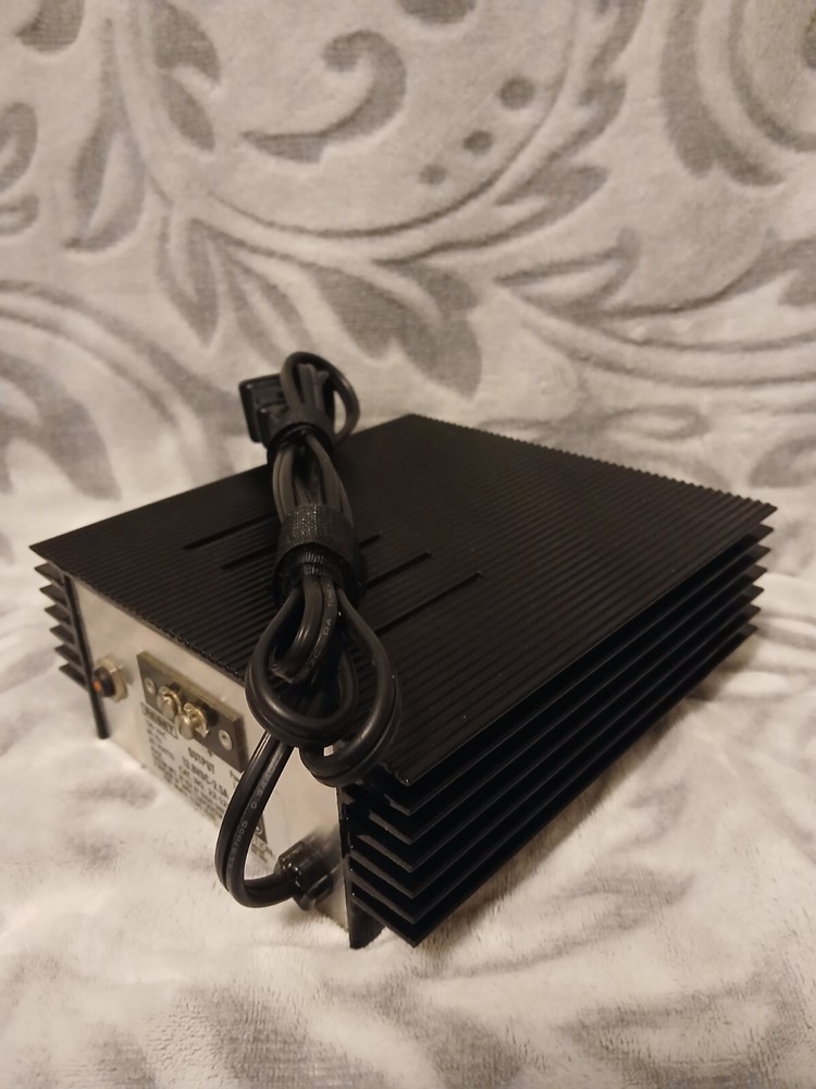 Micronta Regulated 12 Volt Power Supply #22-124 13.8VDC-2.5A Tested