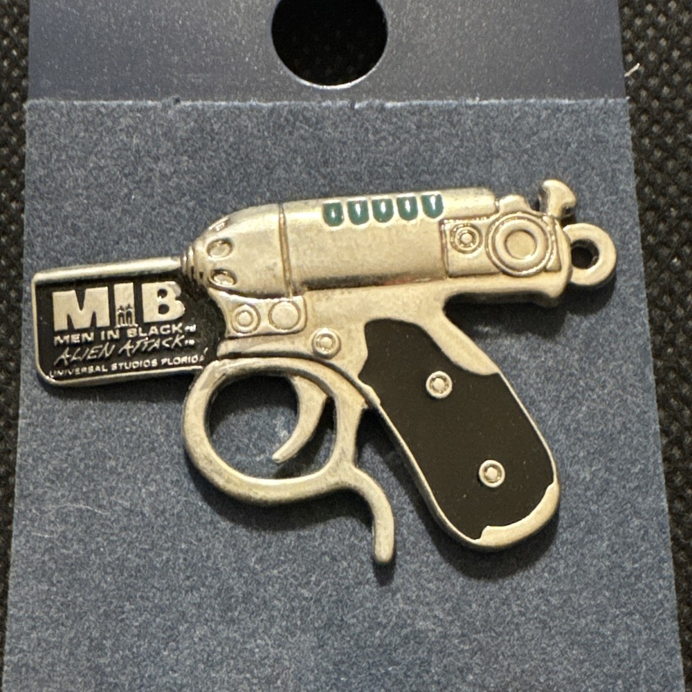 Men In Black Alien Attack Keychain & Pin MIB Universal Studios Florida